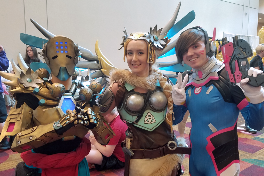 Valkyrie Mercy Cosplay at Gen Con 2017 - with genderbent D.Va and Valkyrie Zenyatta